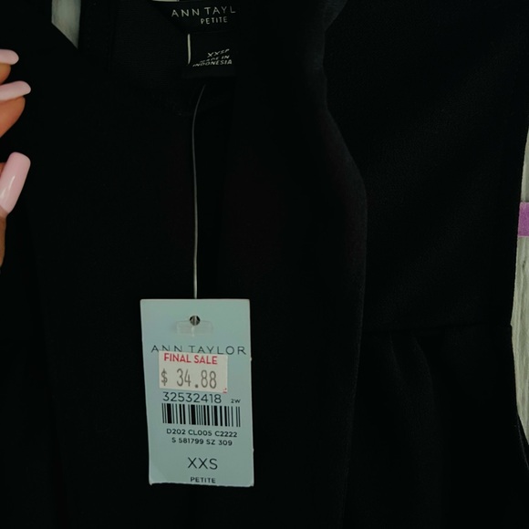 Ann Taylor Blouse color black brand new - Picture 2 of 3
